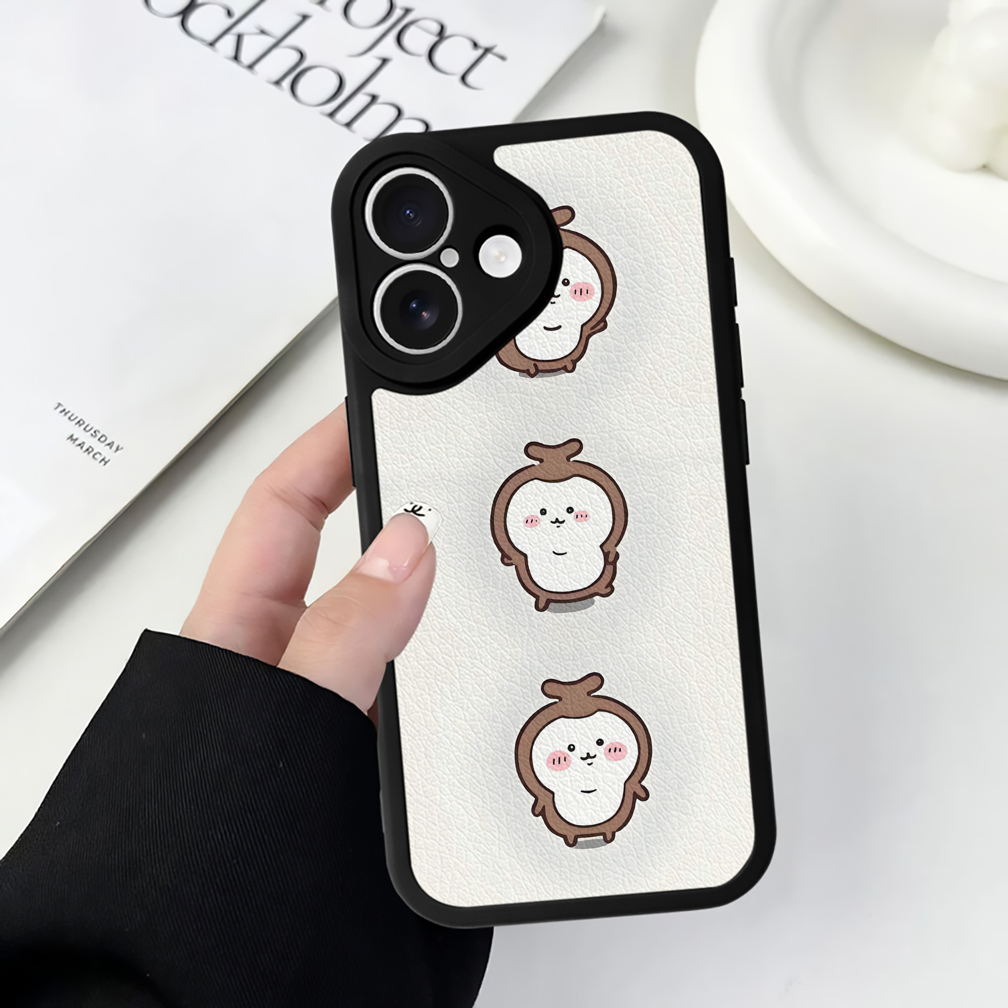 （画像用） ちいかわ Chii-kawa 【iPhone 16シリーズ対応】シリコンスマホケース（レザー調） 材質：シリコン